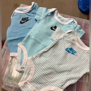 3 pack Nike Onesie set